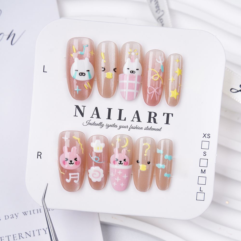Künstlerisches Stiletto Press-On Nagelset mit floralem Schmuck Karnz