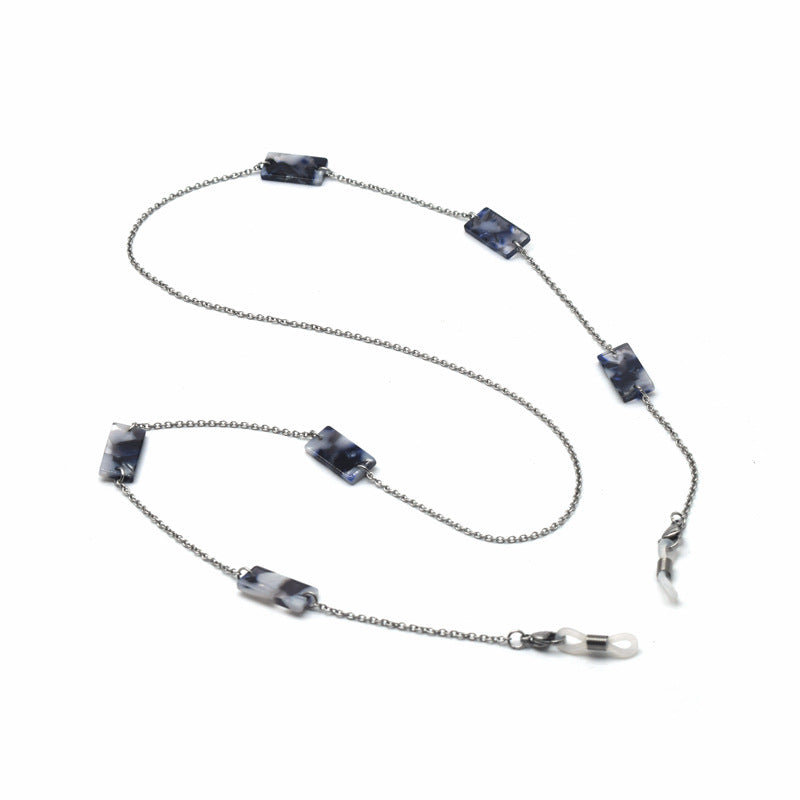 Elegante mit Perlen akzentuierte Brillenhalterkette Karnz