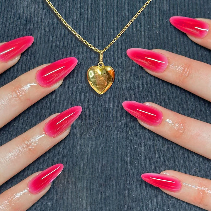 Glänzende Ombre Stiletto Nagelverlängerungen Karnz