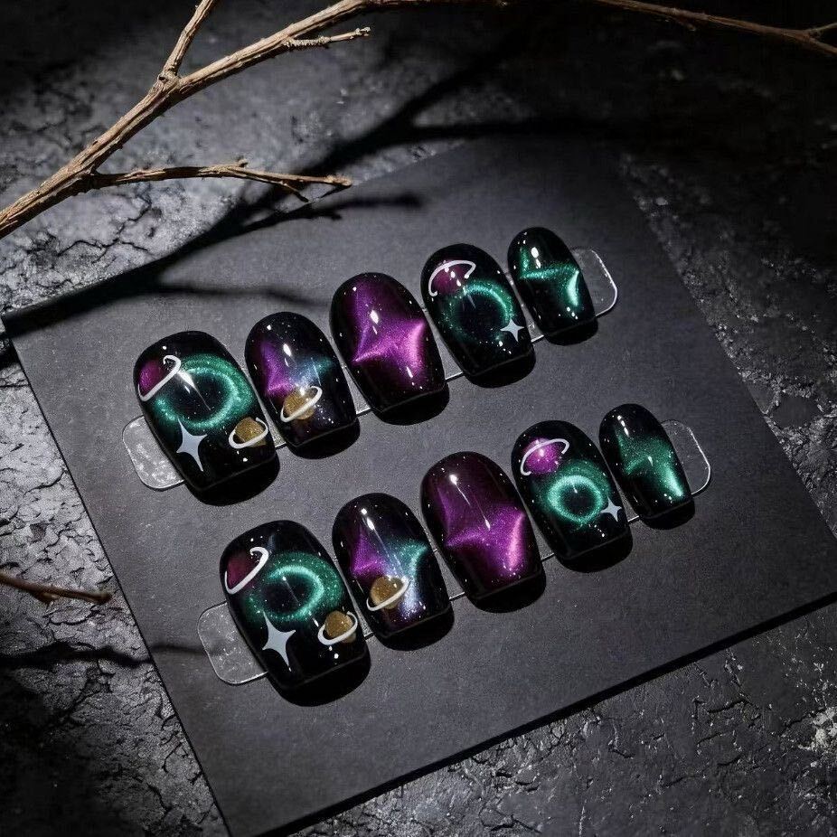 Künstlerisches Press-On Nagelkunst Design Set Karnz
