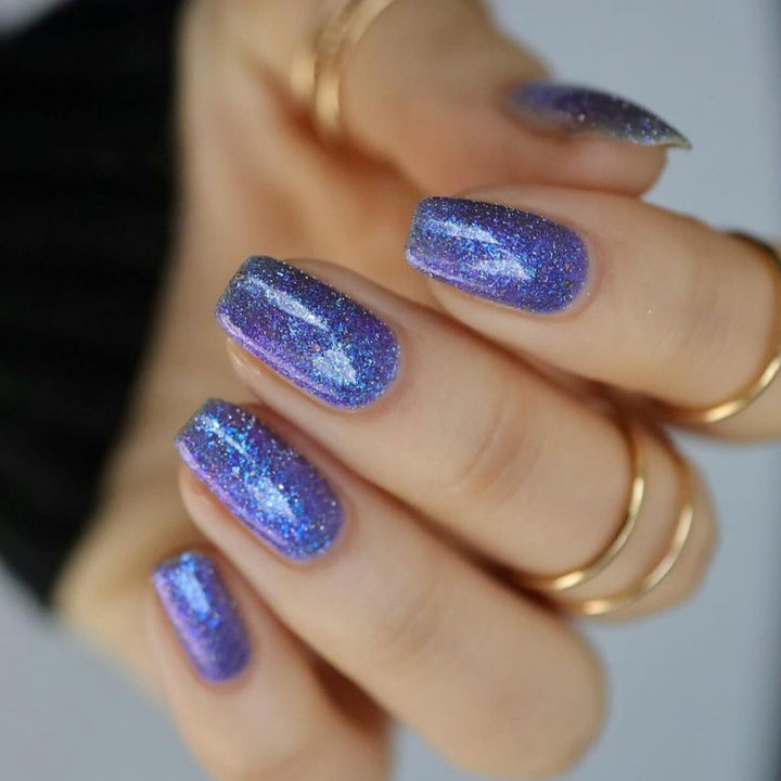 Glitzernde Kunstnägel im elegantem Farbspiel Karnz