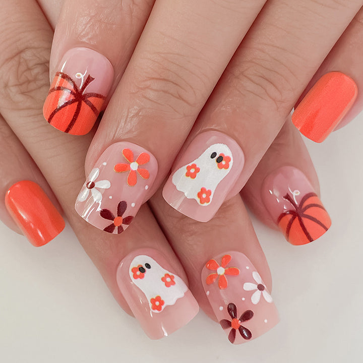 Künstlerisches Druck-On-Nagel-Set mit Halloween-Themen-Designs Karnz