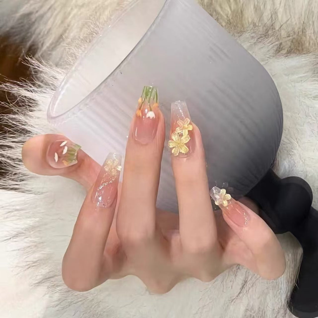 Kunstfingernägel mit Floralen Motiven Karnz