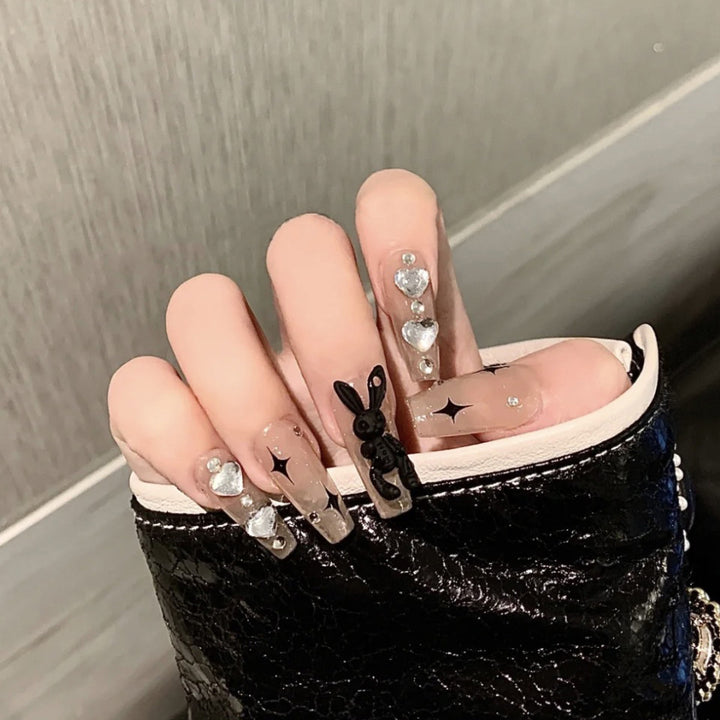 Dekoratives florales Press-On-Nagelkunst-Set Karnz