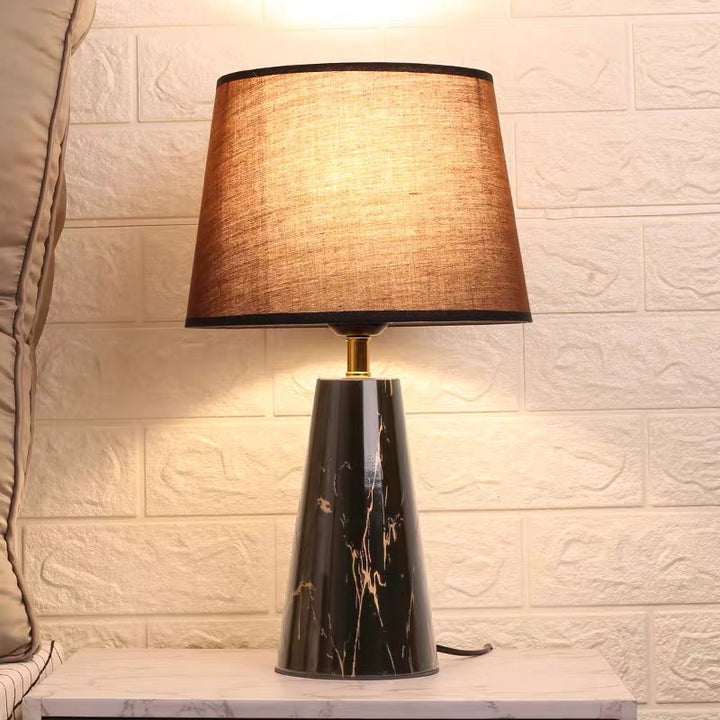 Zeitgenössische Marmorbasis Tischlampe