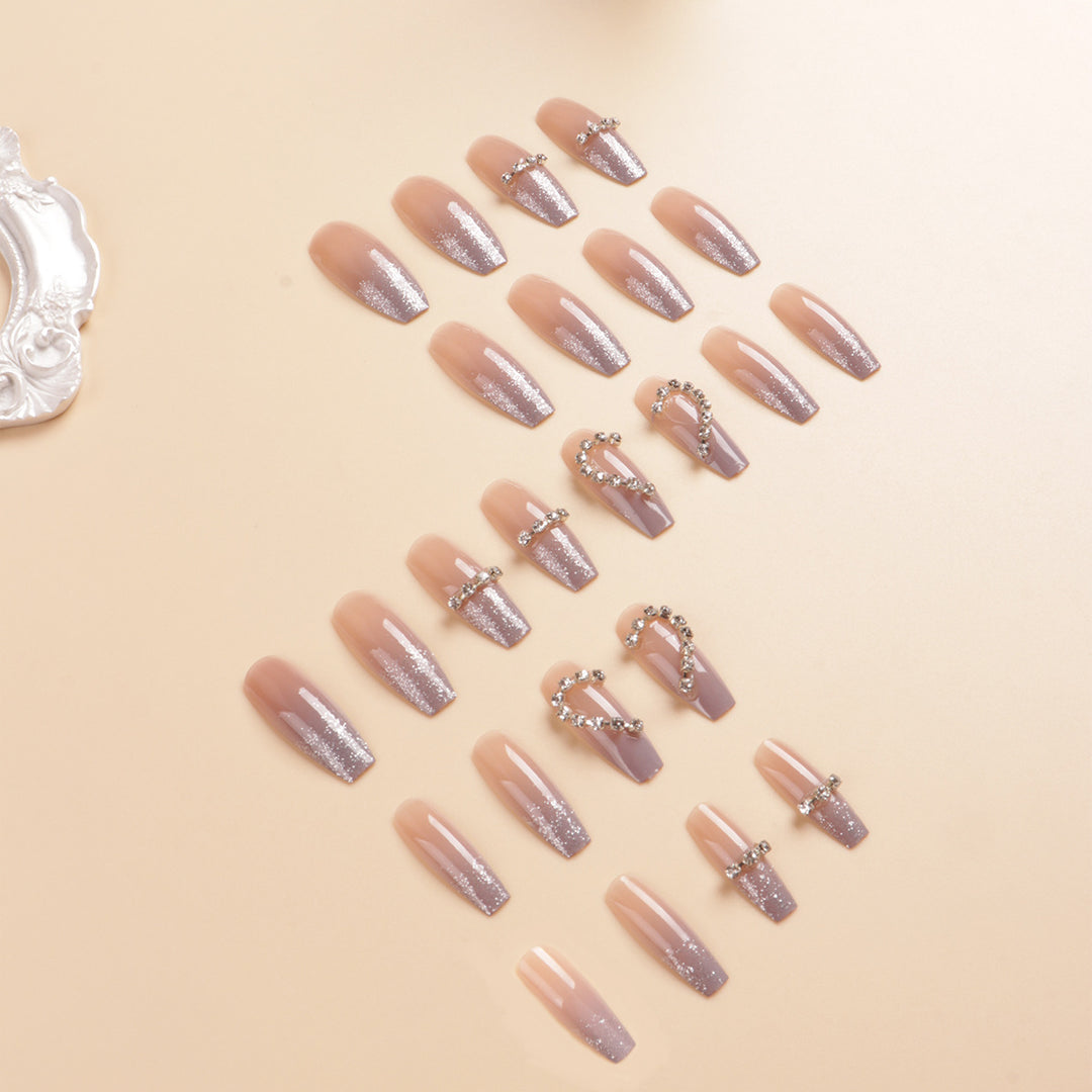 Herzförmige Strass Press-On Nagelkunst Karnz