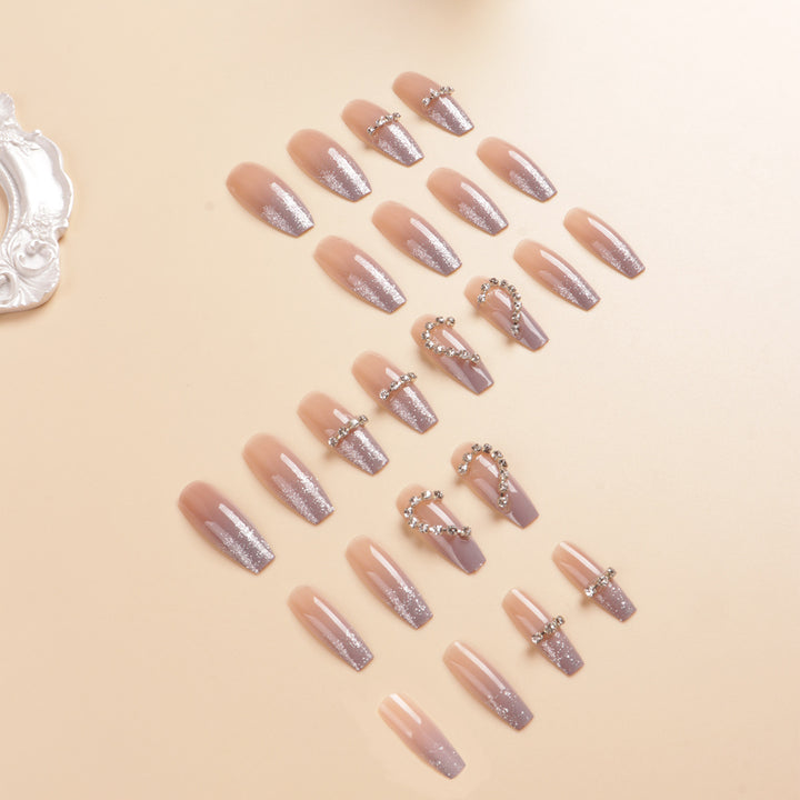 Herzförmige Strass Press-On Nagelkunst Karnz
