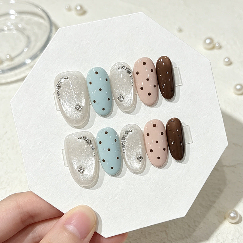 Luxuriöses dekoratives Press-On-Nagelset Karnz