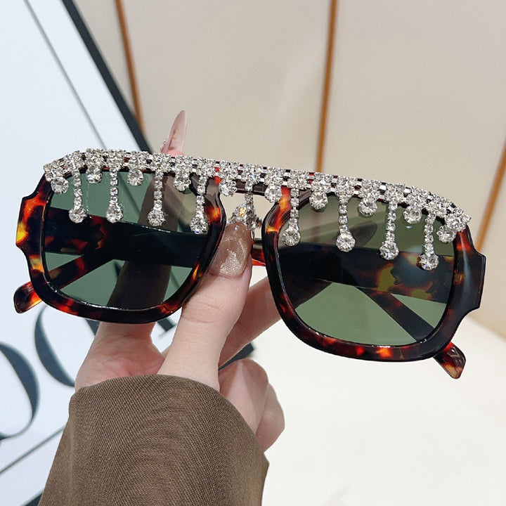 Glamouröse kristallverzierte Sonnenbrille Karnz