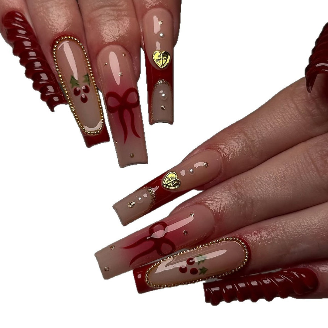 Kunstnagelset mit festlichen Akzenten und Glitzerverzierungen Karnz