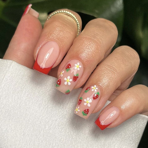 Künstlerische Erdbeer-Blumen-Fake-Nägel Karnz