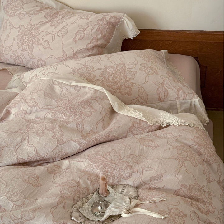 Luxuriöse Jacquard-Bettwäsche mit Spitzenbesatz und Volant