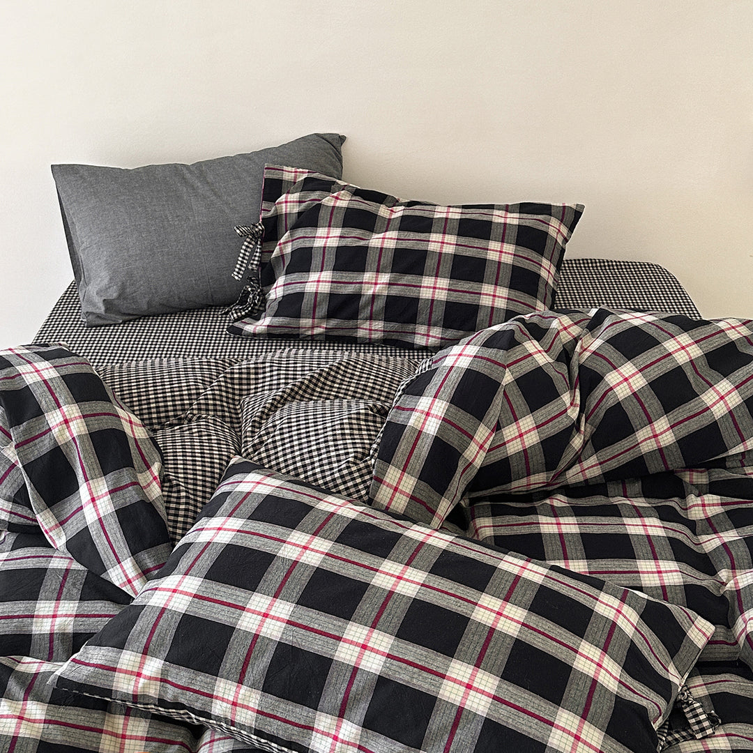 Kariertes Baumwoll-Bettwäsche-Set mit Stonewash-Optik und Kissenhüllen mit Schleifenverschluss