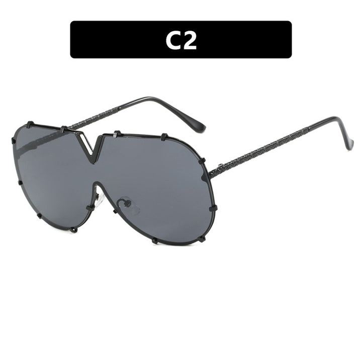 Damen oversized Schutzbrille im futuristischen Design Karnz