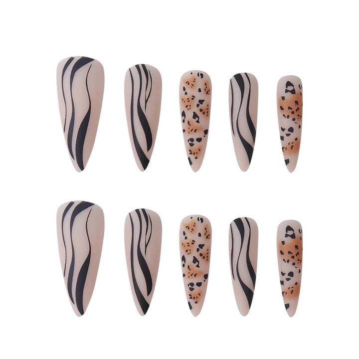 Künstlerisches Stiletto Press-On Nagelset mit Animal Print Karnz