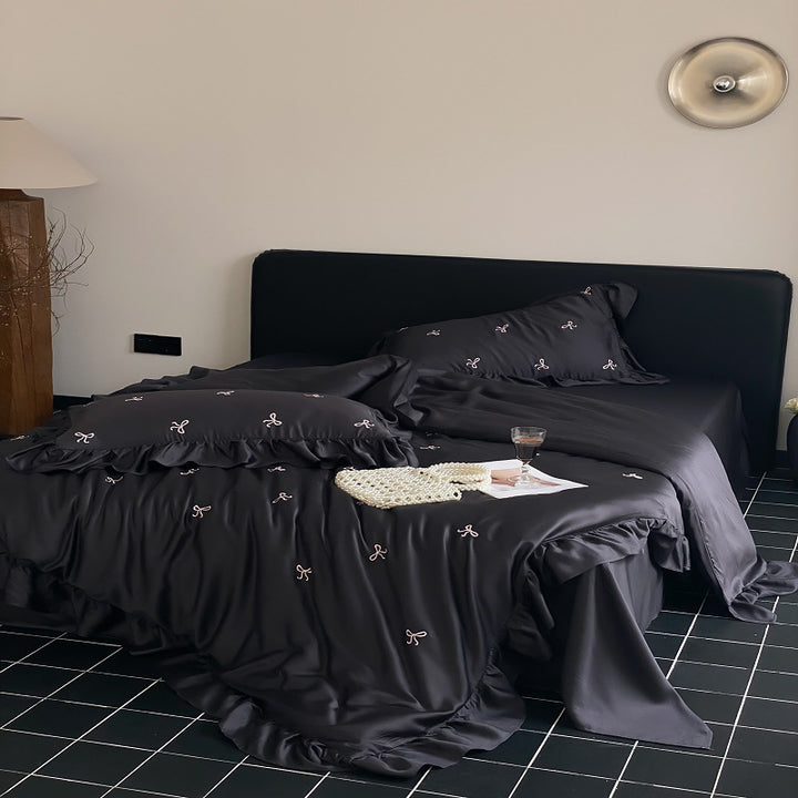 Satin-Feel Besticktes Schleifen-Rüschende Bettdeckenbezug-Set mit Kissenbezügen