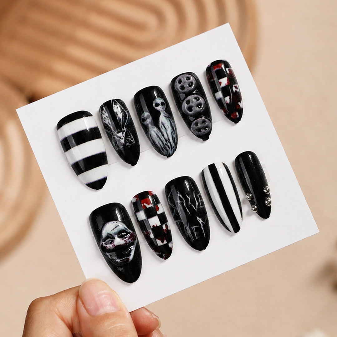 Gruseliges Halloween Kunstnagelset mit Kreativen Designs und 3D-Effekten Karnz