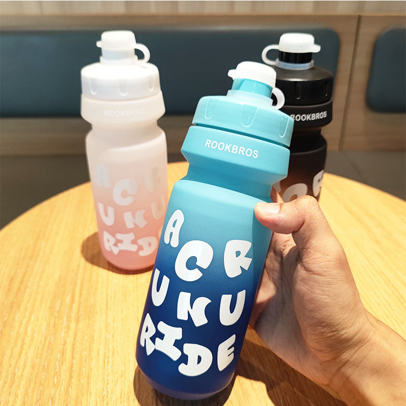 Damen Sportliche Trinkflasche mit flexibler Auslaufschutz-Technologie Karnz
