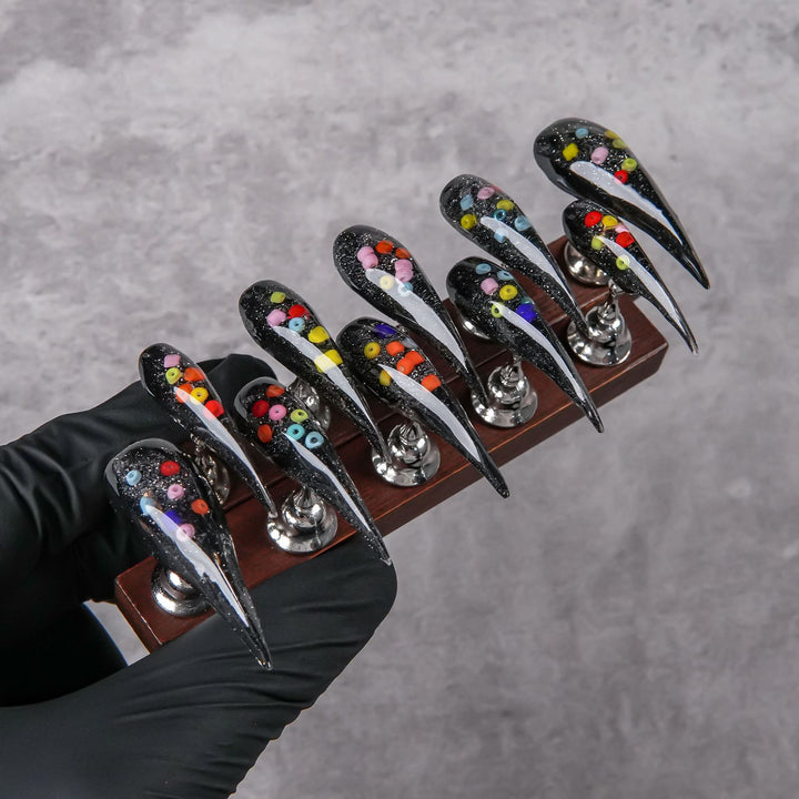 Dekorative Stiletto Press-On Nagelverbesserungen