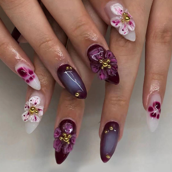 Blumenverzierte Stiletto-Nagelkunst Karnz