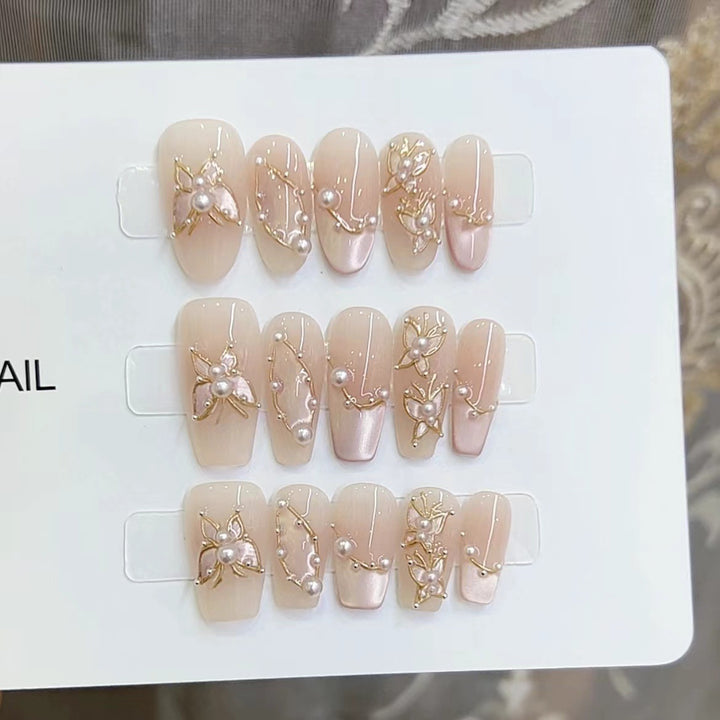 Elegantes Blumenmuster Press-On Nägel Set Karnz