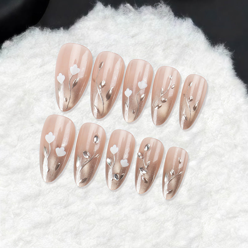 Elegante Stiletto Press-On Nagelkunstset mit Blumenakzenten Karnz