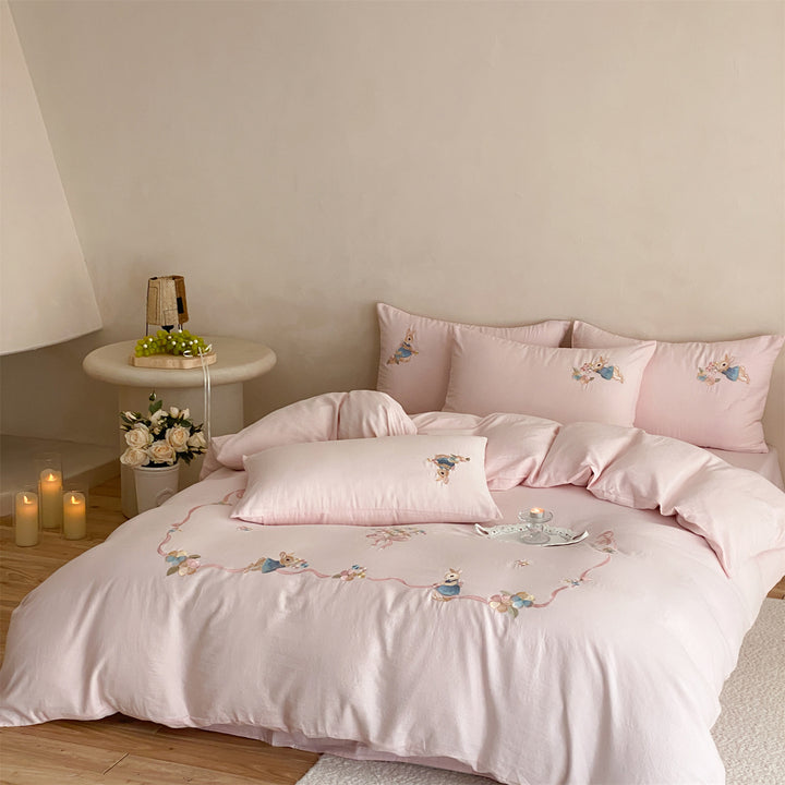 Besticktes Baumwoll-Bettwäsche-Set mit Bunny-Applikation und dekorativen Kissenbezügen