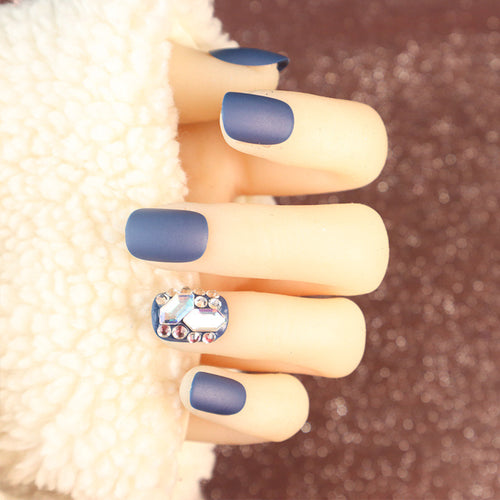Matte Press-On Nagelset mit Strass-Akzenten Karnz