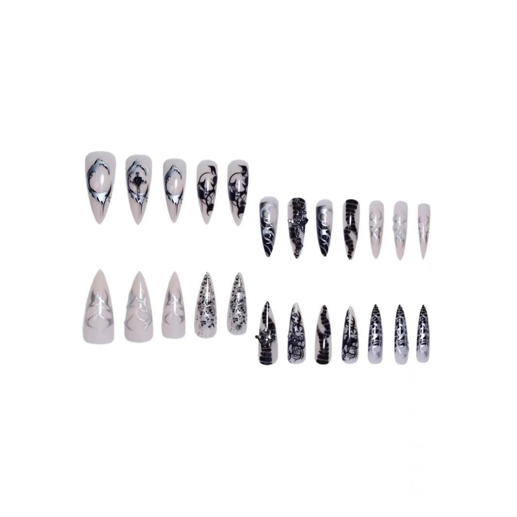 Künstlerische Stiletto-Nagelverlängerungen mit schwarzen Details Karnz