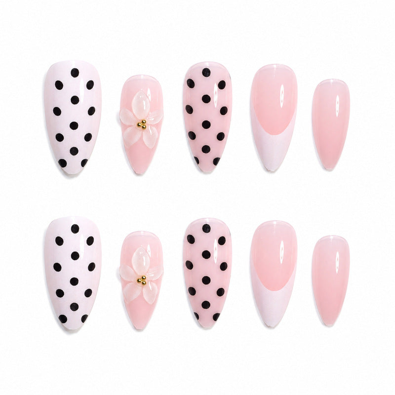 Premium Nageldesign mit Punkten und Blüten Karnz