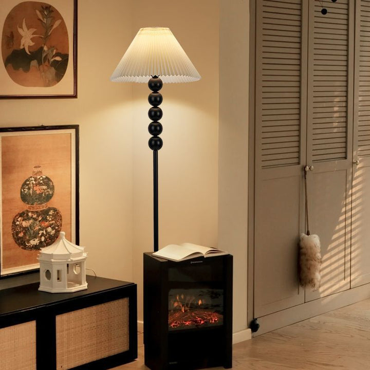 Elegante Plissee Stehlampe