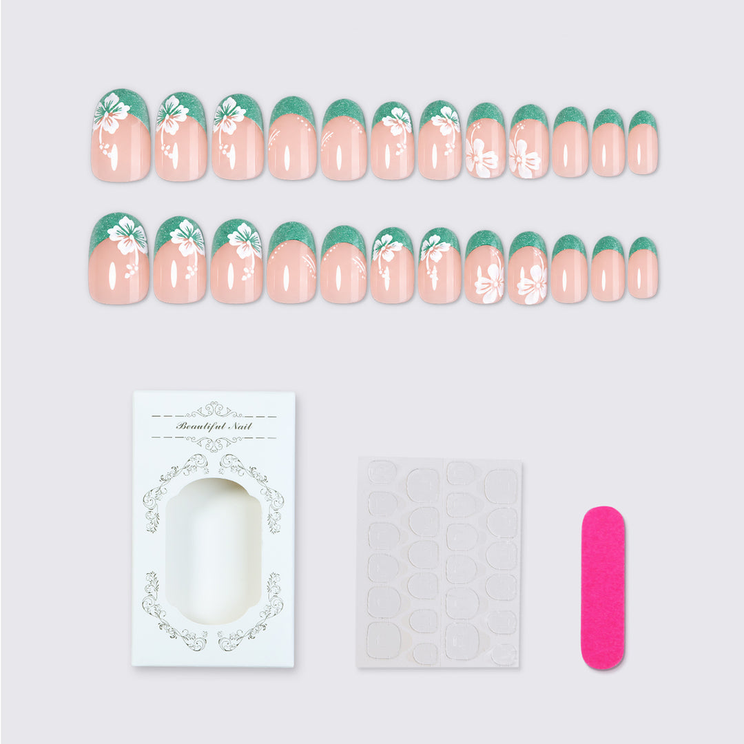Kunstnagelset mit stilvollen floralen Akzenten Karnz