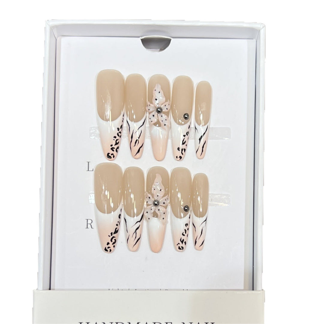 Künstlerisches Stiletto-Nagelkunst-Set mit eleganten Dekorationselementen Karnz