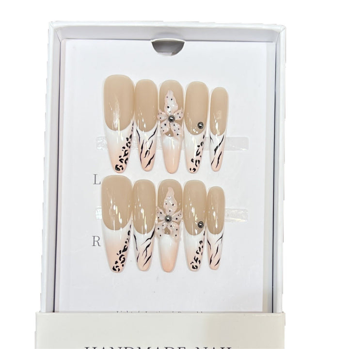 Künstlerisches Stiletto-Nagelkunst-Set mit eleganten Dekorationselementen Karnz