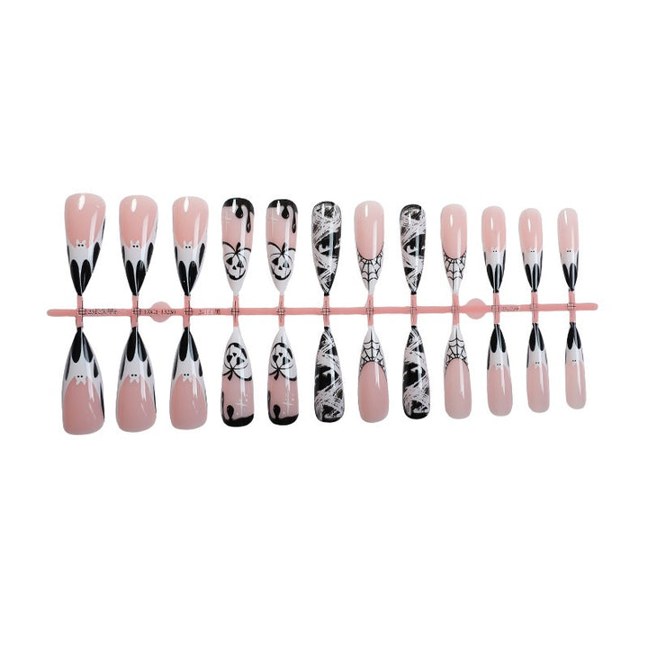 Kreatives Halloween Kunstnagelset mit Gespenster- und Spinnenmotiven Karnz
