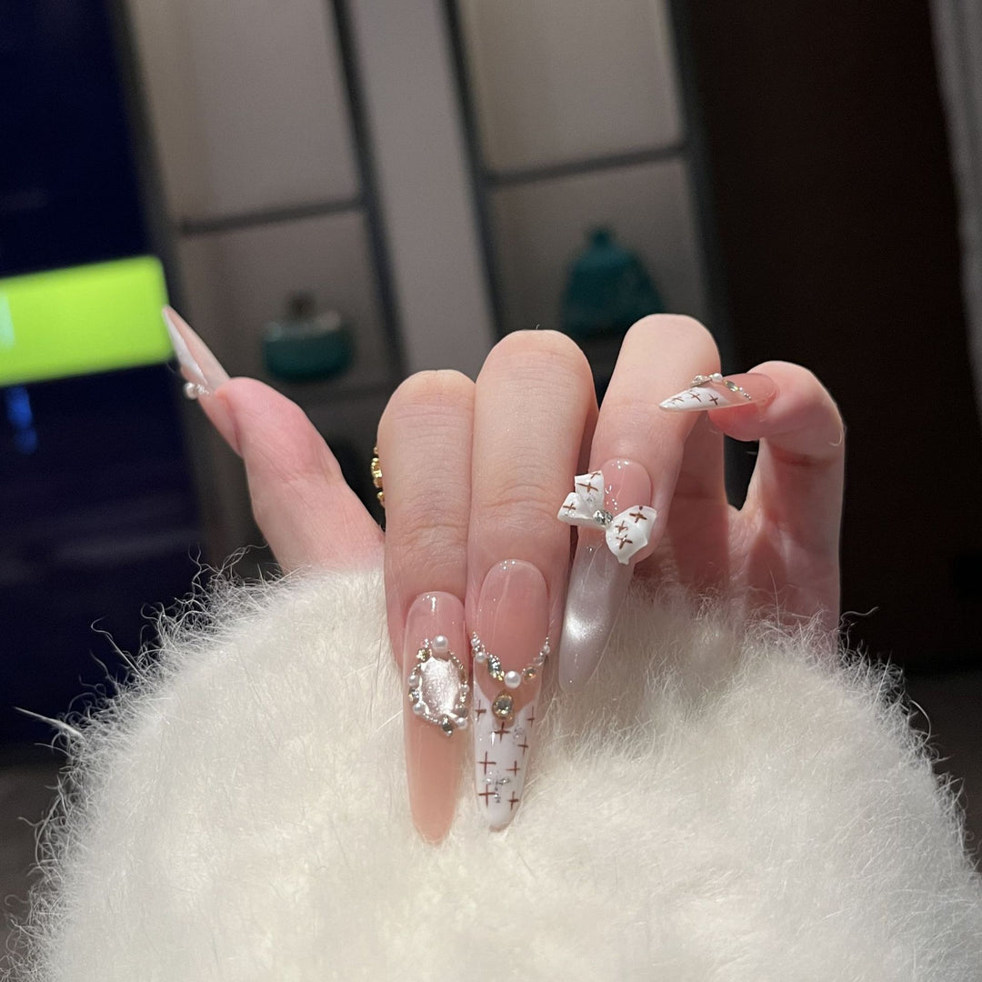Dekorative Strass Nagelspitzen