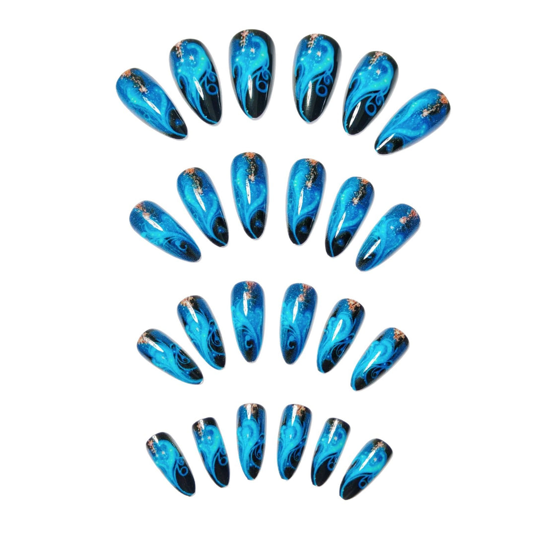 Glitzernde Nagelkunst Karnz