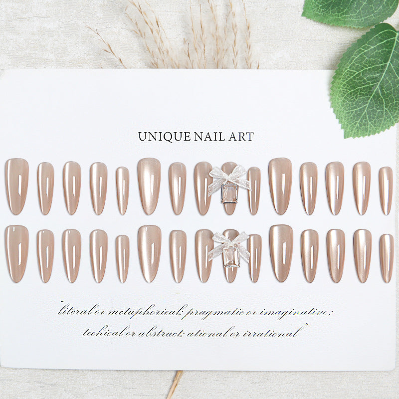 Elegante Kunstnagelspitzen mit glänzendem Finish Karnz