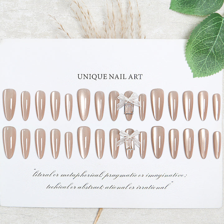 Elegante Kunstnagelspitzen mit glänzendem Finish Karnz