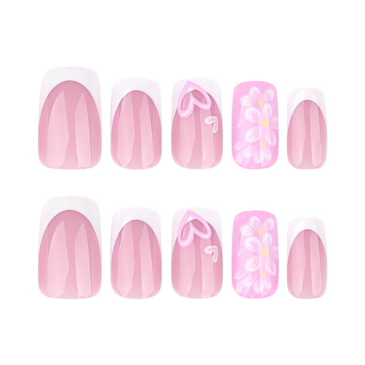 Premium Nageldesign mit Blumenmotiven Karnz