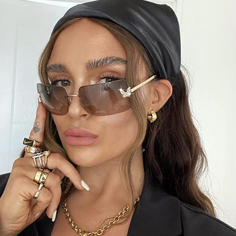 Damen Modische Sonnenbrille mit einzigartigem Rahmen und luxuriösen Akzenten Karnz
