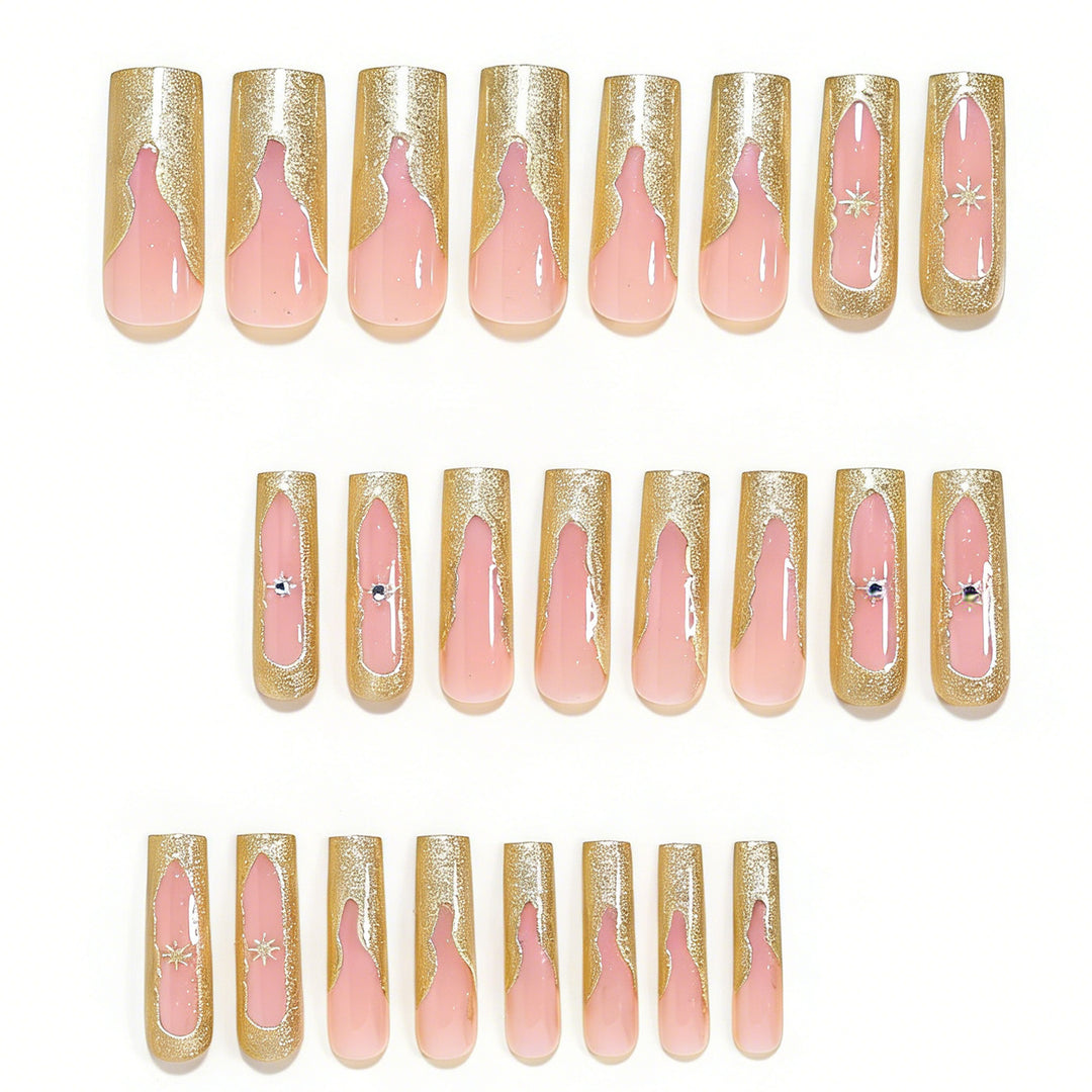 Künstlerisches langes Nagelspitzen-Set mit goldenen Akzenten Karnz