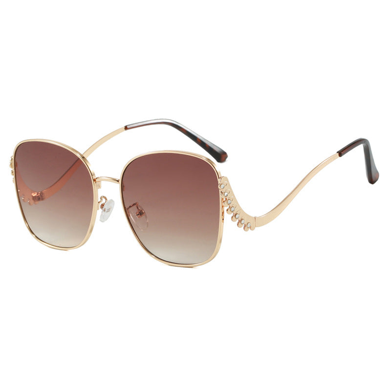 Damen auffällige Sonnenbrille mit funkelnden Applikationen Karnz