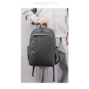 Moderner minimalistischer struktureller Rucksack Karnz