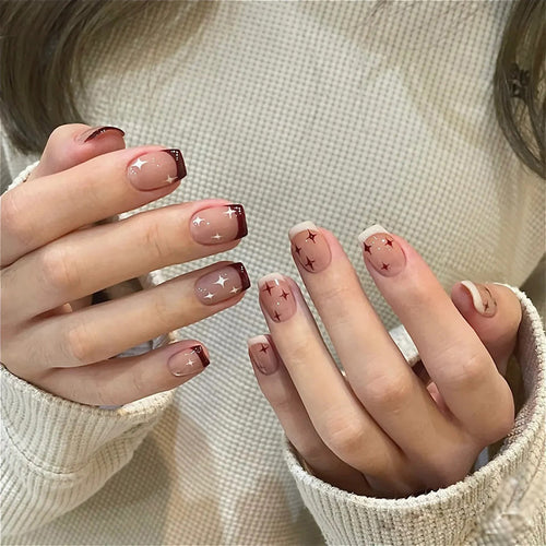 Kunstvoll gestaltete Nagelverlängerungen Karnz
