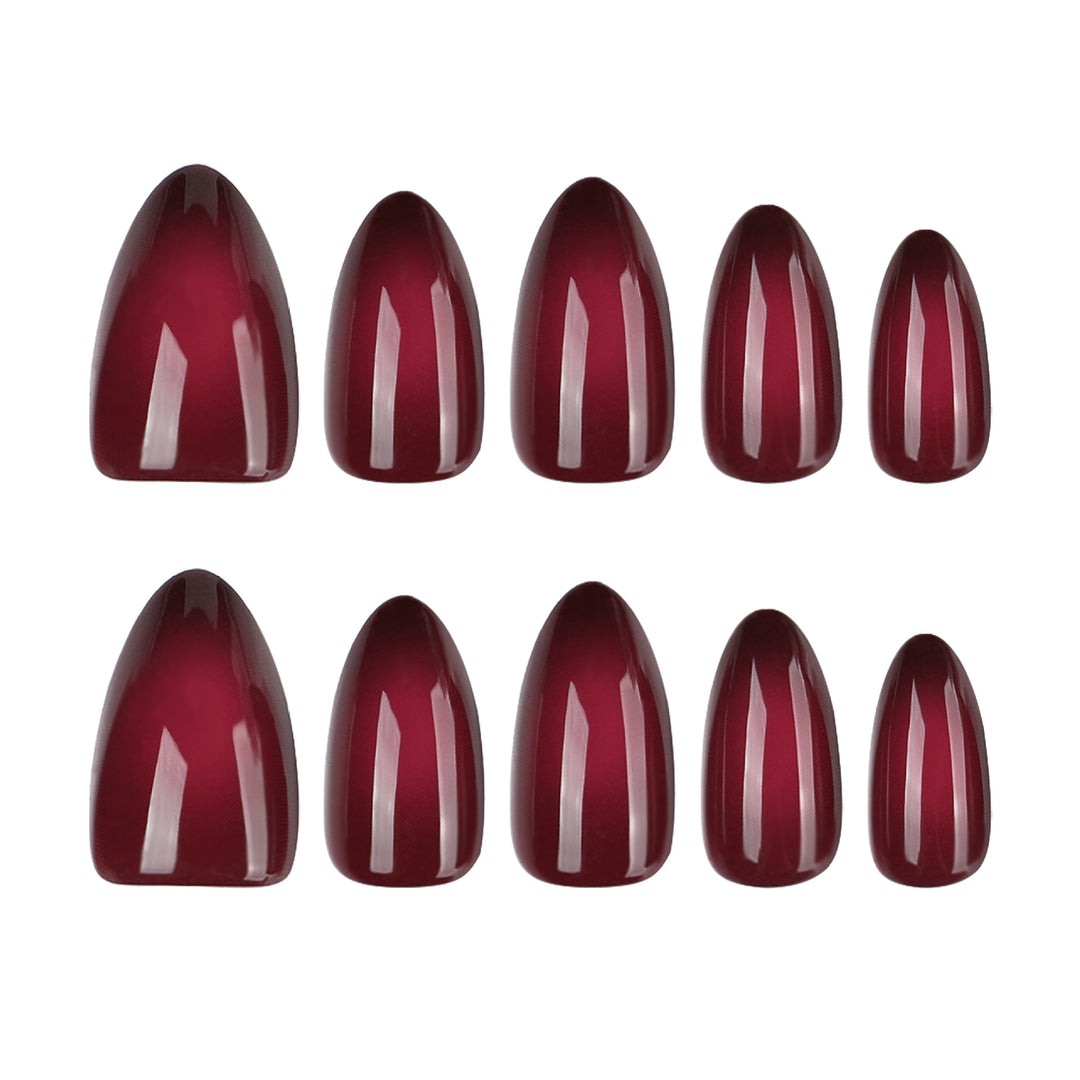 Elegante Stiletto-Nägel mit sanftem Farbverlauf Karnz