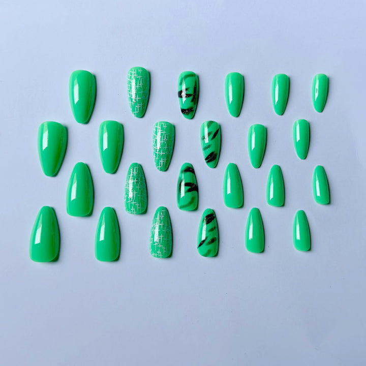 Künstlerisches grünes Stiletto-Nagelkunst-Set