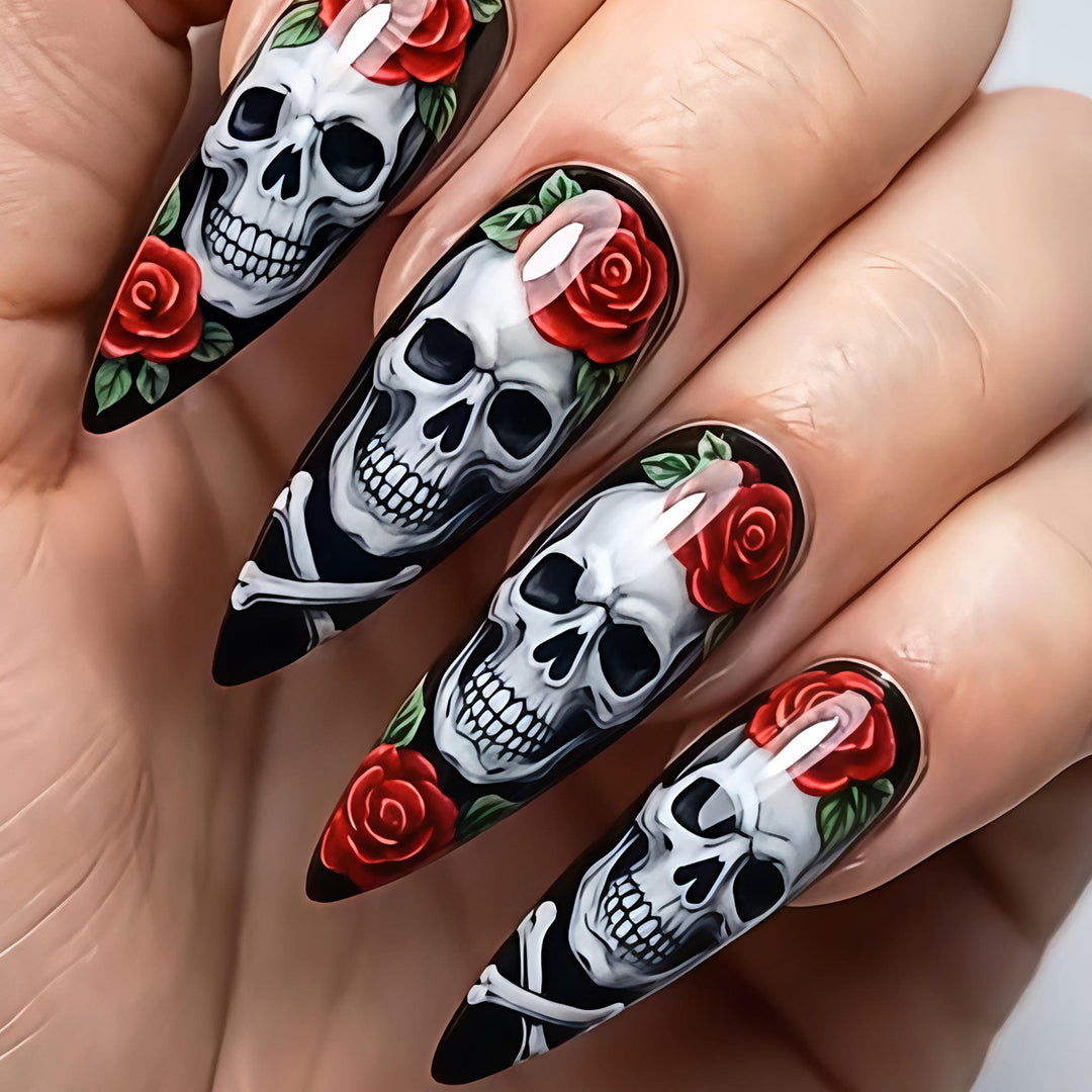 Kunstnägel mit Kreativem Totenkopf- und Rosenmotiv Karnz
