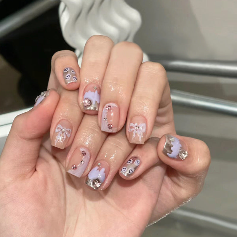 Künstlerisches Press-On-Nagelset mit Blumen- und Herzdesigns Karnz