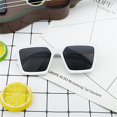 Damen Oversized-Sonnenbrille im modischen Eckdesign Karnz